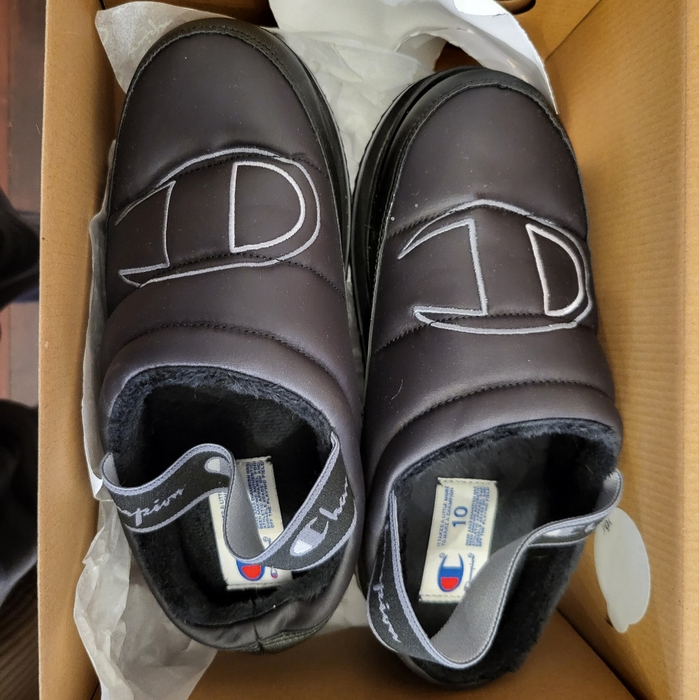 Champion platform slides US Women's 10